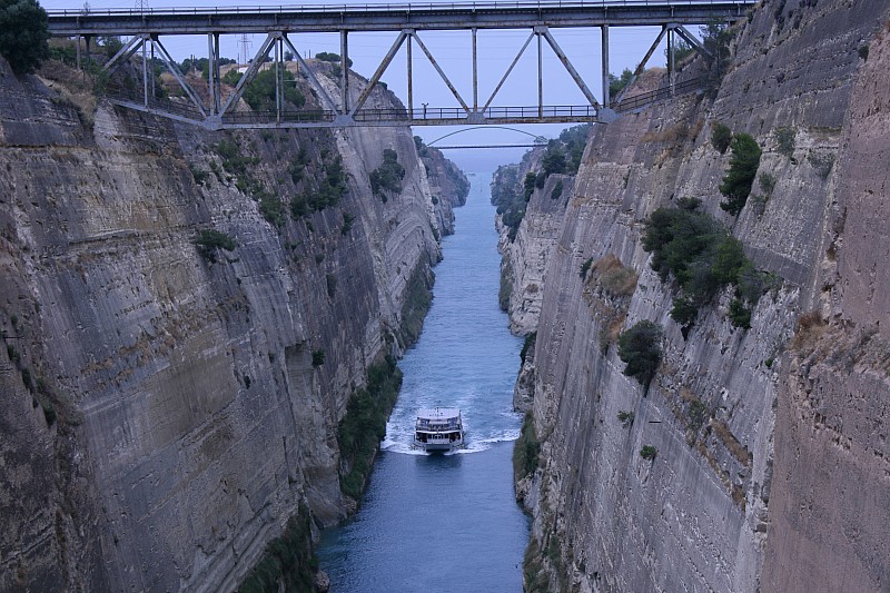 La sua utilit  quella di far risparmiare pi di 400 km sulla rotta tra il Mar Ionio e l'Egeo evitando il periplo del Peloponneso.  